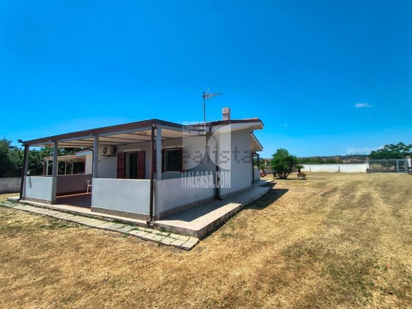 casa indipendente in vendita a Crotone in zona Capo Colonna