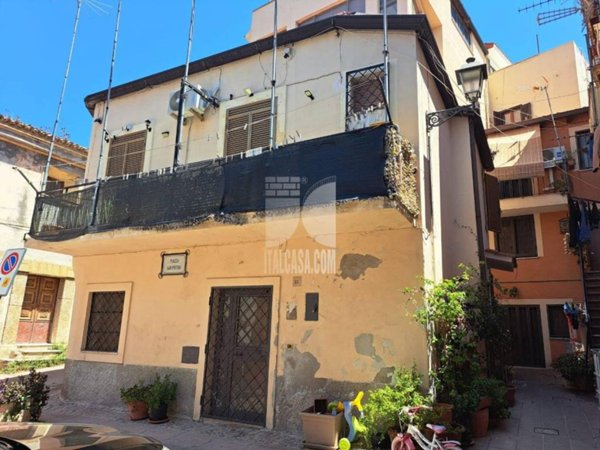casa indipendente in vendita a Crotone in zona Centro Città