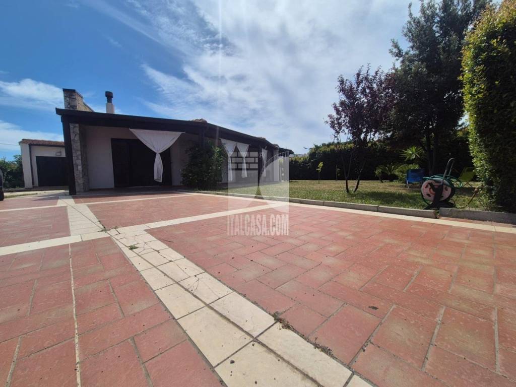 casa indipendente in vendita a Crotone in zona Margherita