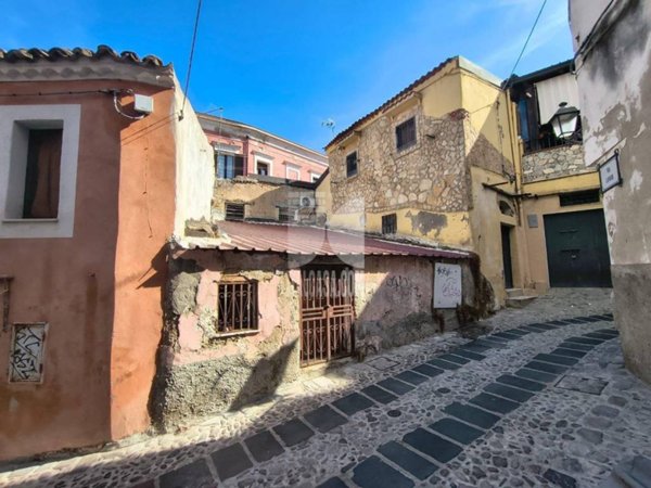 casa indipendente in vendita a Crotone in zona Città Vecchia