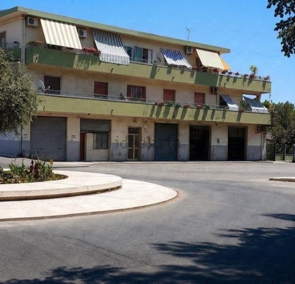locale commerciale in vendita a Crotone