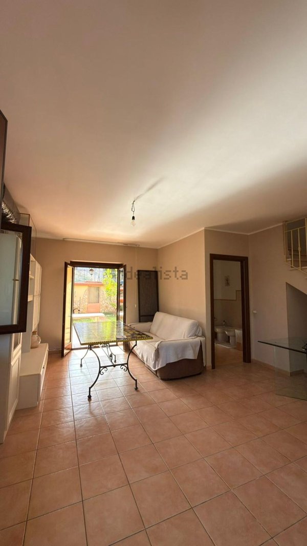 casa indipendente in vendita a Crotone in zona Tufolo