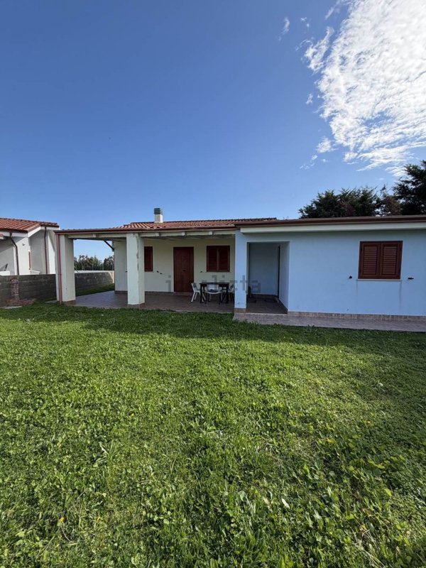 casa indipendente in vendita a Crotone in zona Capo Colonna