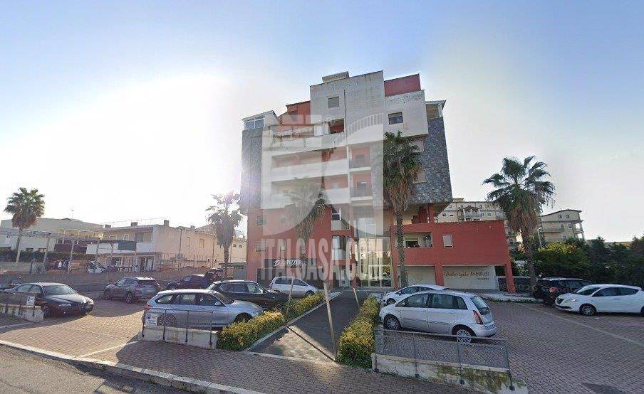 box auto in vendita a Crotone in zona Farina