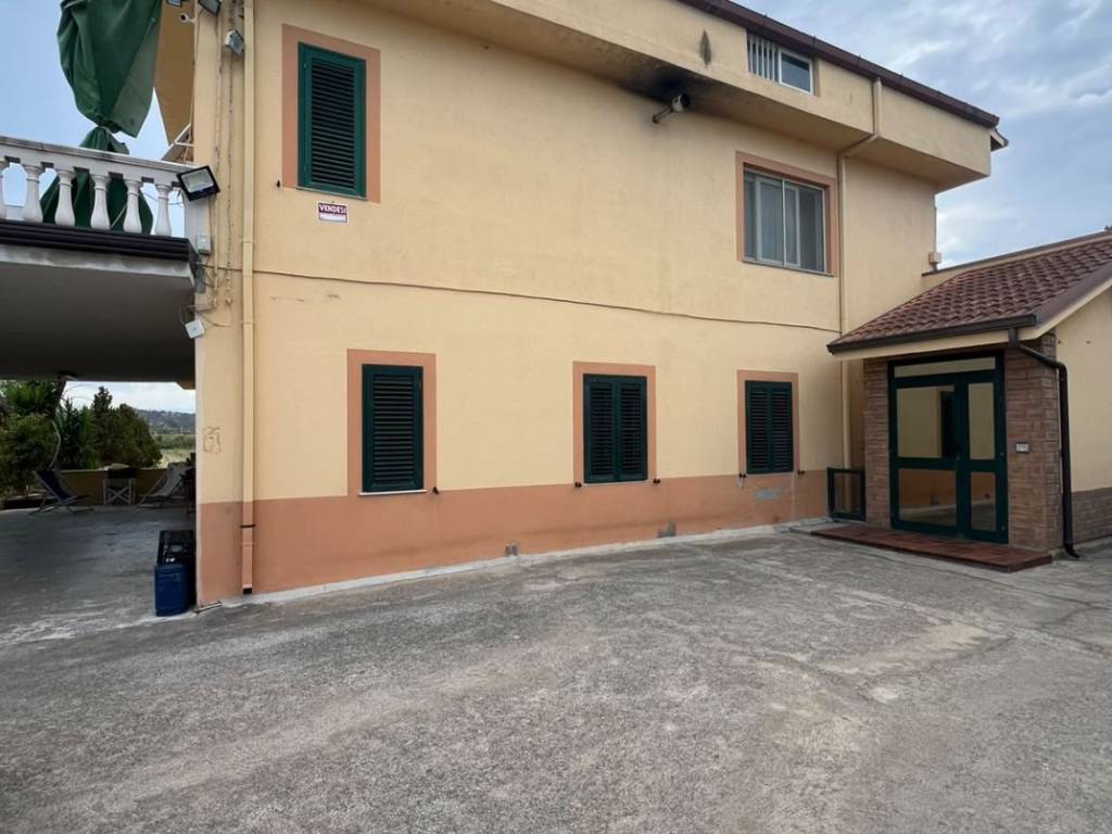 appartamento in vendita a Crotone in zona Apriglianello