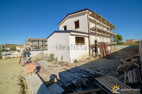 casa indipendente in vendita a Crotone in zona Farina