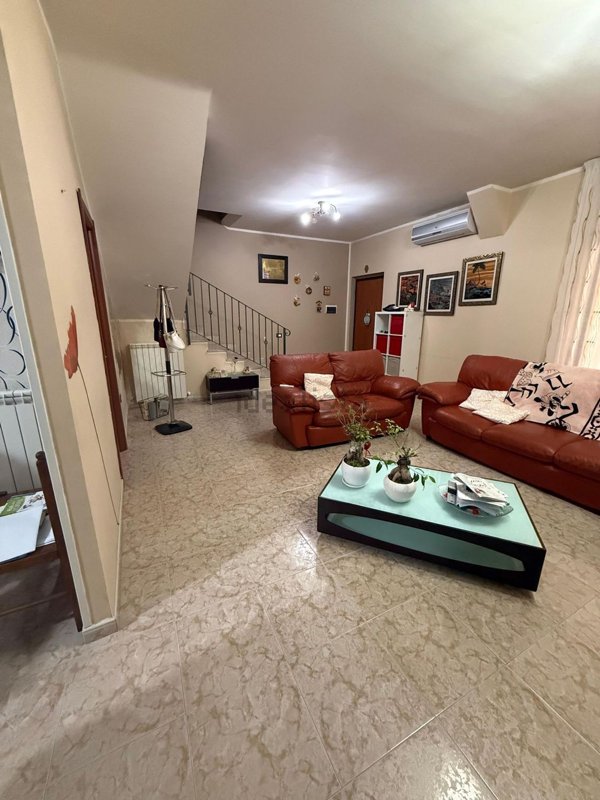 casa indipendente in vendita a Crotone in zona Farina