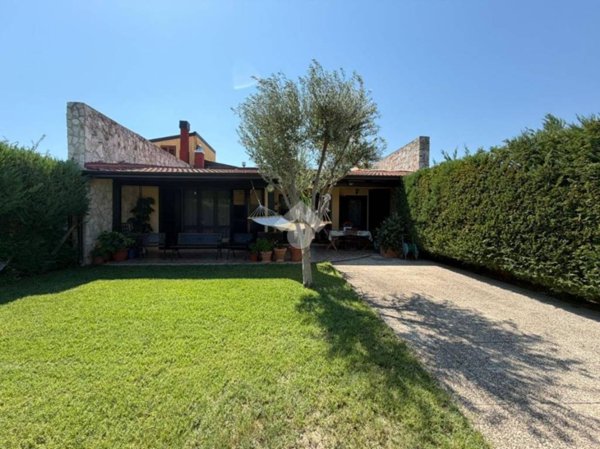 casa indipendente in vendita a Crotone in zona Margherita