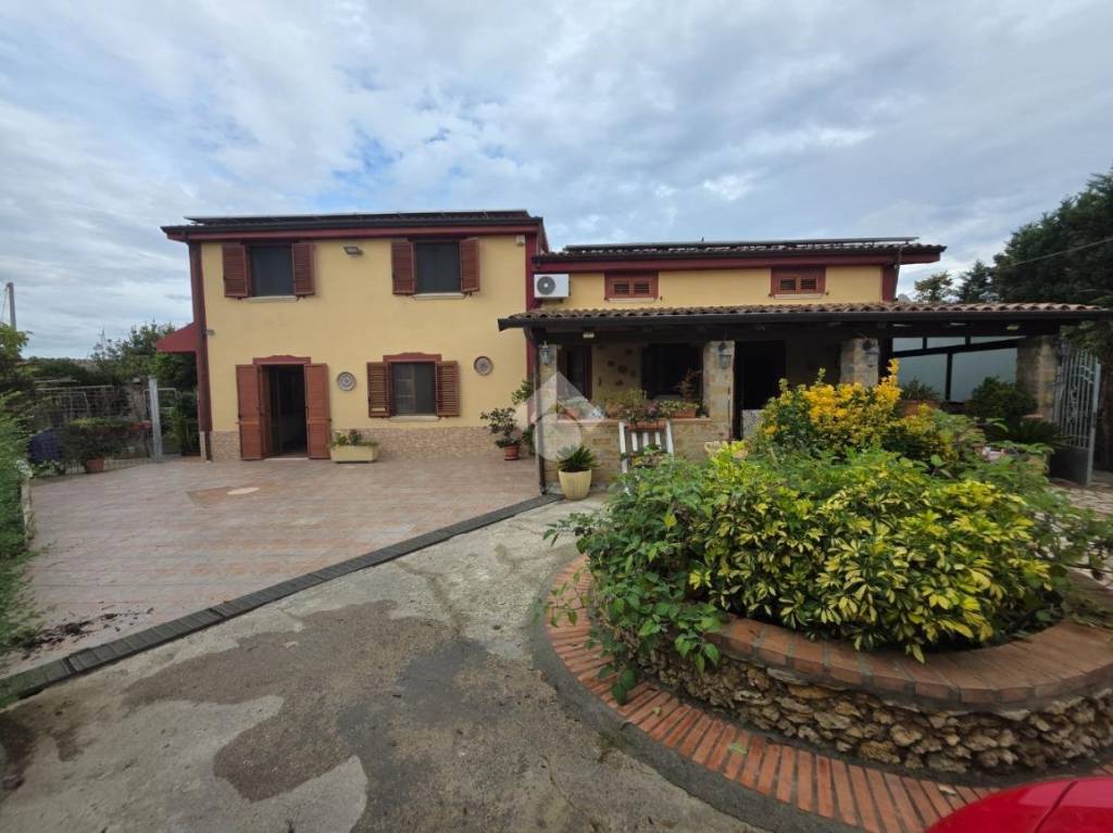casa indipendente in vendita a Crotone