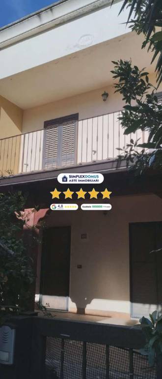 casa indipendente in vendita a Crotone in zona Tufolo