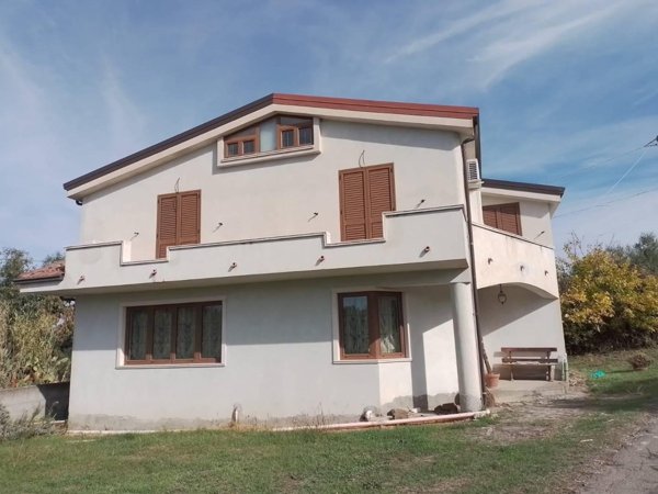 casa indipendente in vendita a Crucoli