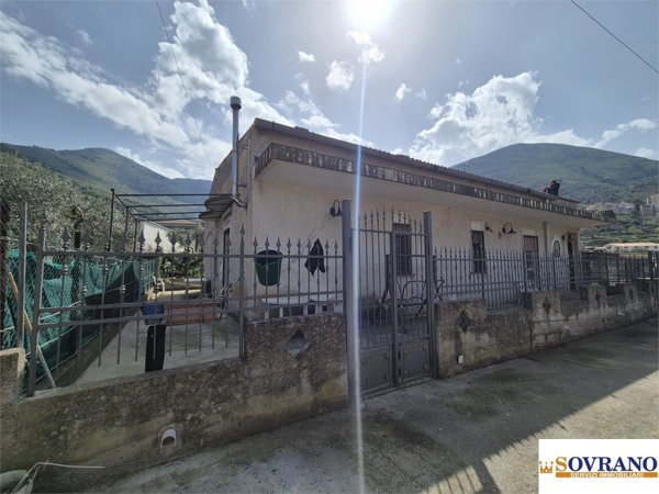 casa indipendente in vendita a Crucoli in zona Torretta