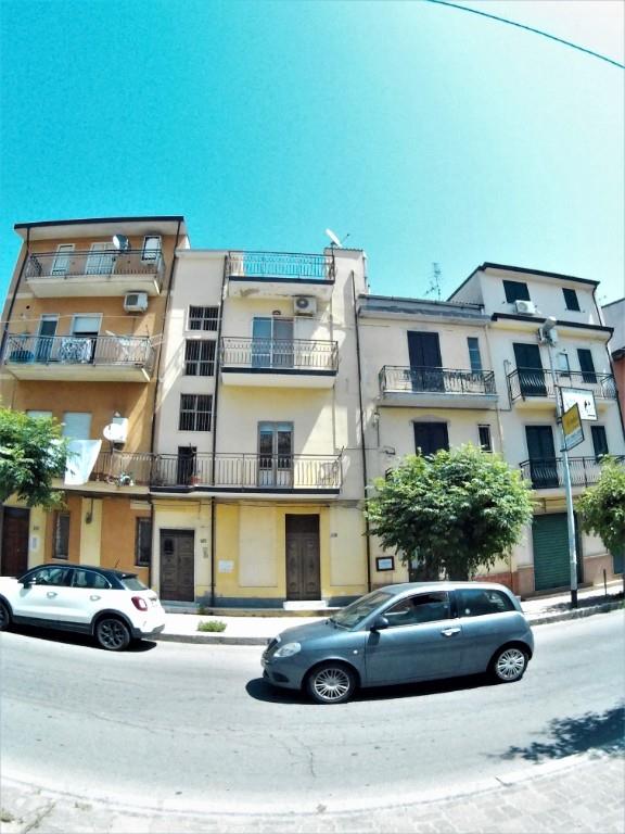 intera palazzina in vendita a Cutro in zona Steccato