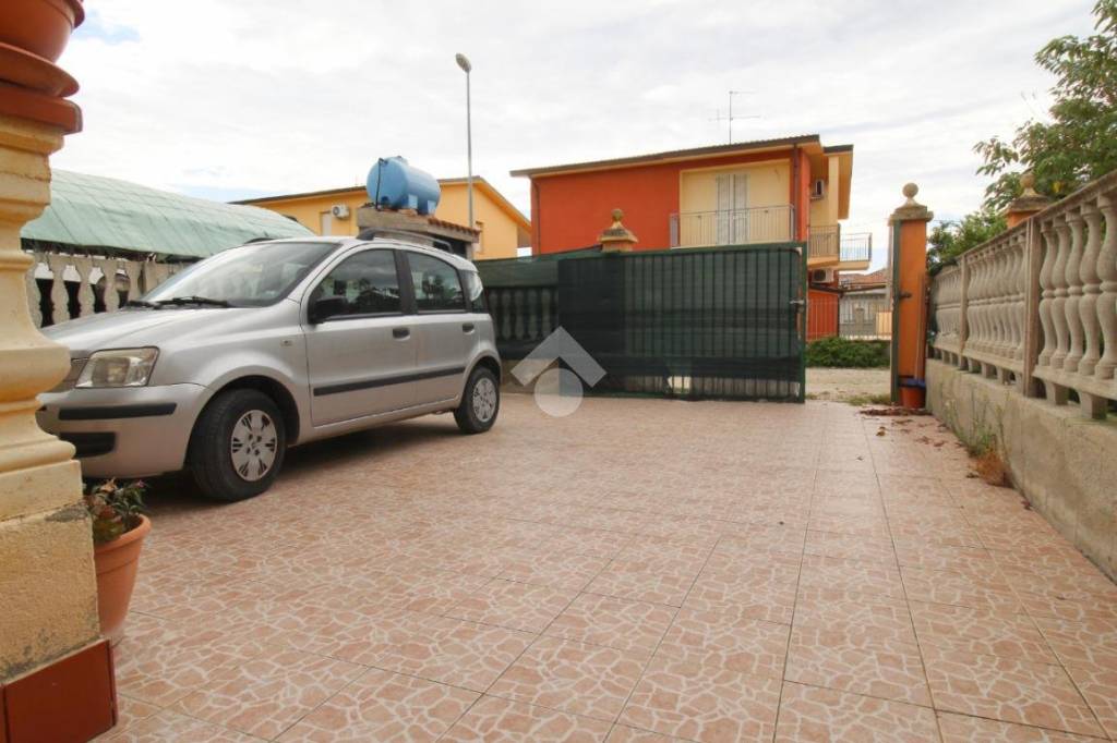 appartamento in vendita a Cutro in zona Steccato