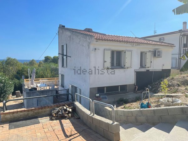 casa indipendente in vendita a Cutro