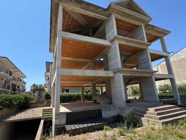 casa indipendente in vendita a Cutro