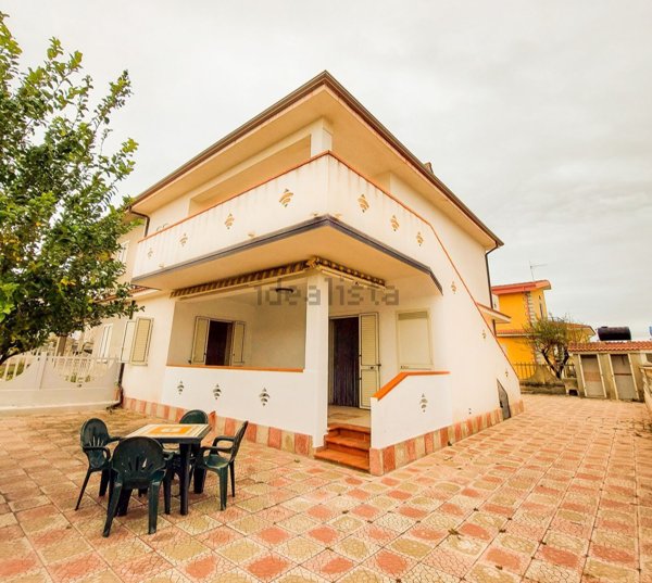 casa indipendente in vendita a Cutro
