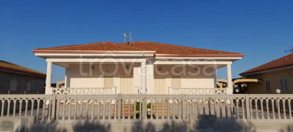 casa indipendente in vendita a Cutro in zona Steccato