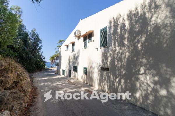 appartamento in vendita ad Isola di Capo Rizzuto in zona Le Castella