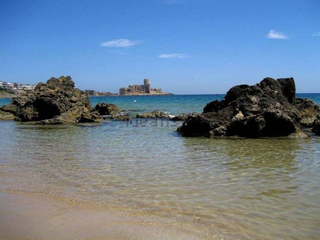 intera palazzina in vendita ad Isola di Capo Rizzuto