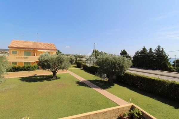 appartamento in vendita ad Isola di Capo Rizzuto in zona Le Castella