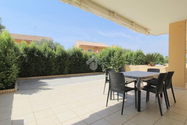 appartamento in vendita ad Isola di Capo Rizzuto in zona Le Castella