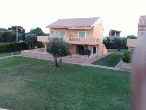 appartamento in vendita ad Isola di Capo Rizzuto in zona Le Castella