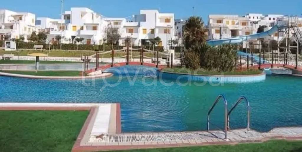 appartamento in vendita ad Isola di Capo Rizzuto in zona Le Castella