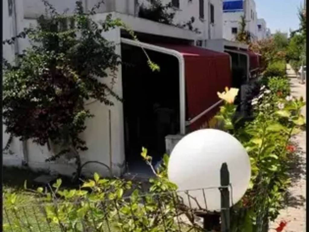 appartamento in vendita ad Isola di Capo Rizzuto in zona Le Castella