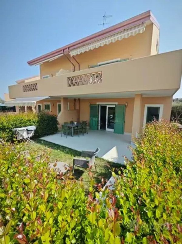 appartamento in vendita ad Isola di Capo Rizzuto in zona Le Castella