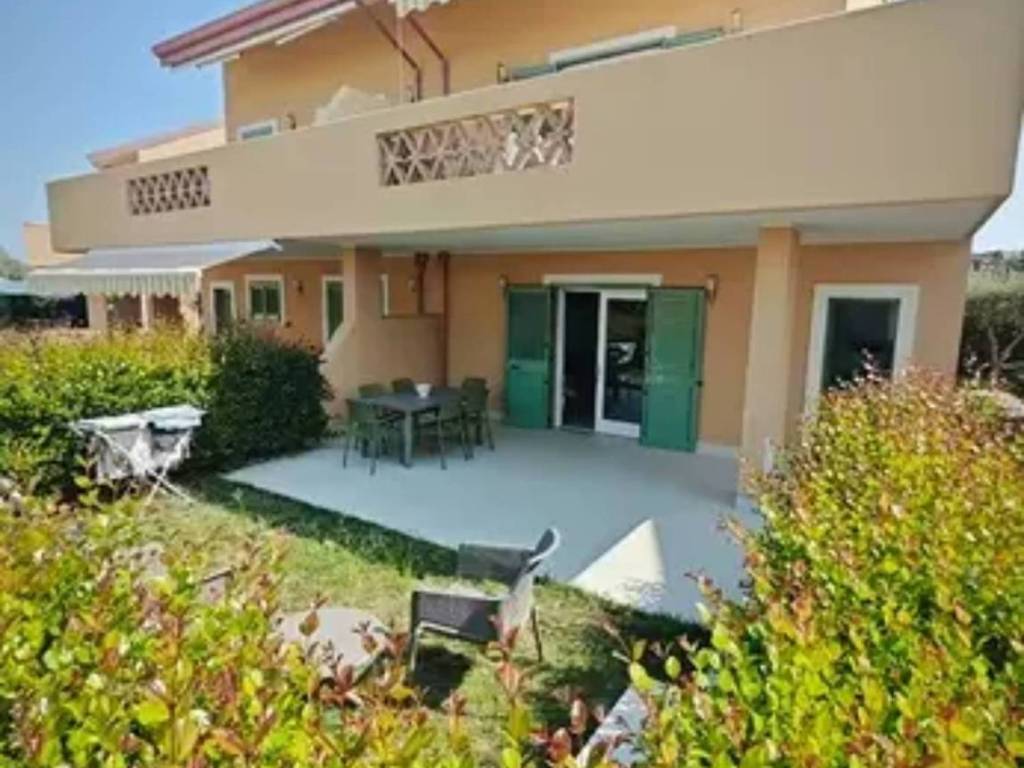 appartamento in vendita ad Isola di Capo Rizzuto in zona Le Castella