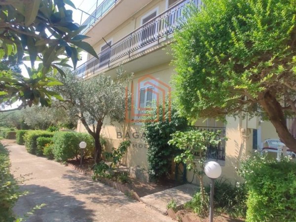 casa indipendente in vendita ad Isola di Capo Rizzuto in zona Le Cannella