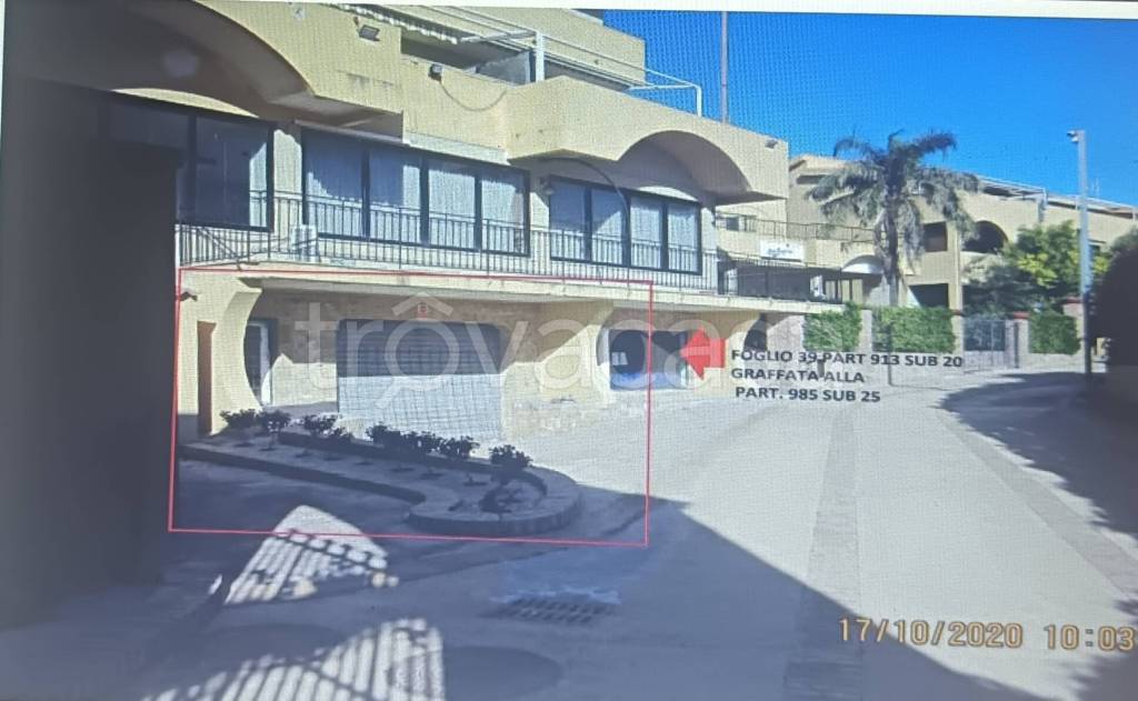 negozio in vendita ad Isola di Capo Rizzuto in zona Capo Rizzuto