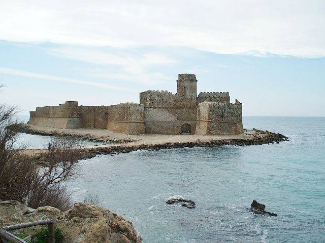 appartamento in vendita ad Isola di Capo Rizzuto in zona Le Castella