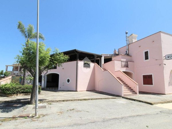 negozio in vendita ad Isola di Capo Rizzuto