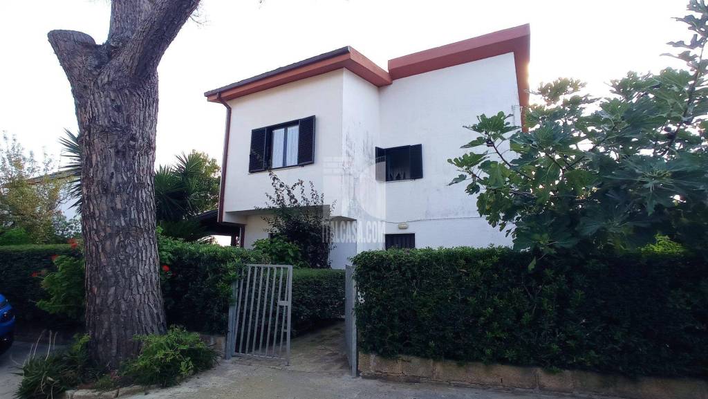 casa indipendente in vendita ad Isola di Capo Rizzuto in zona Capo Rizzuto