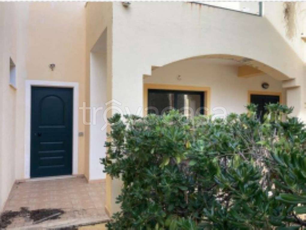 appartamento in vendita ad Isola di Capo Rizzuto in zona Le Castella