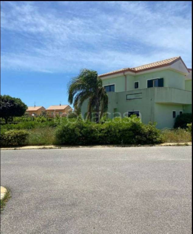 appartamento in vendita ad Isola di Capo Rizzuto in zona Le Castella