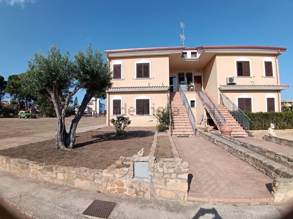 casa indipendente in vendita ad Isola di Capo Rizzuto in zona Le Castella