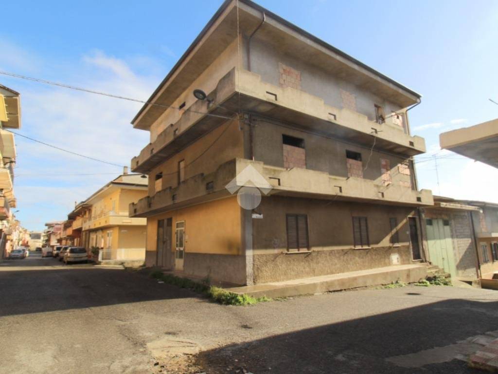 intera palazzina in vendita ad Isola di Capo Rizzuto