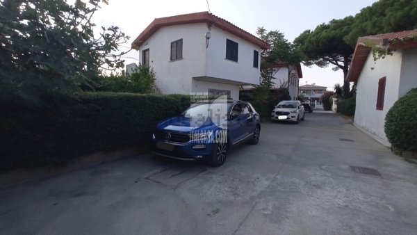 casa indipendente in vendita ad Isola di Capo Rizzuto in zona Capo Rizzuto