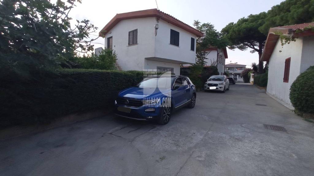 casa indipendente in vendita ad Isola di Capo Rizzuto in zona Capo Rizzuto