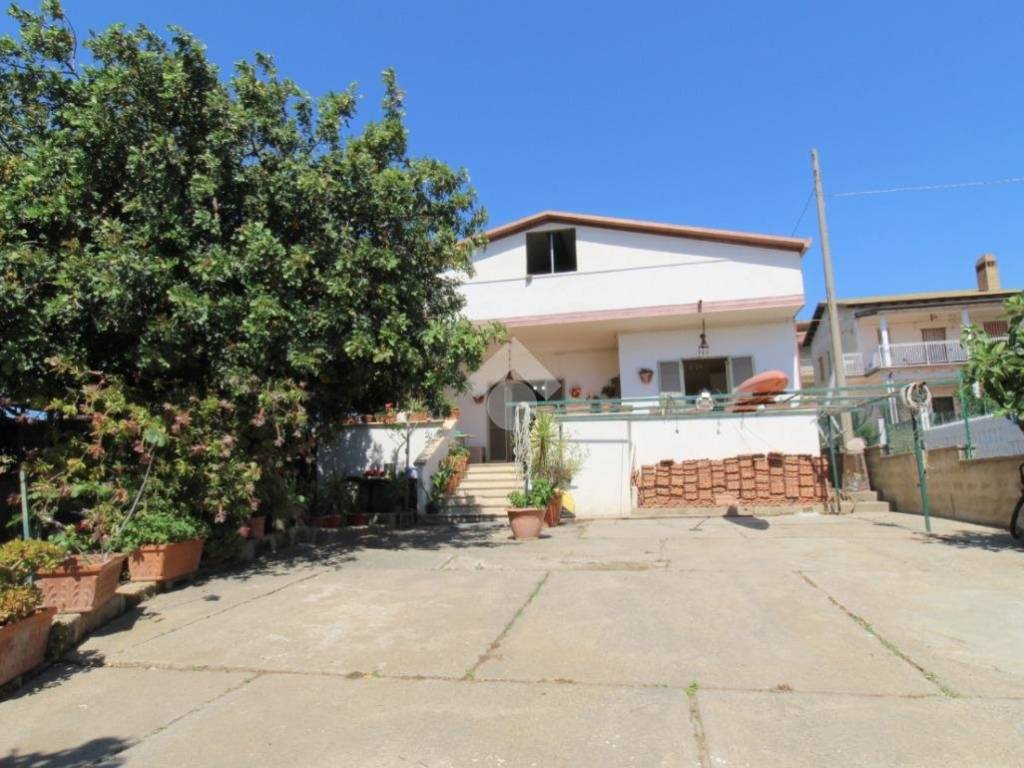 casa indipendente in vendita ad Isola di Capo Rizzuto in zona Marinella
