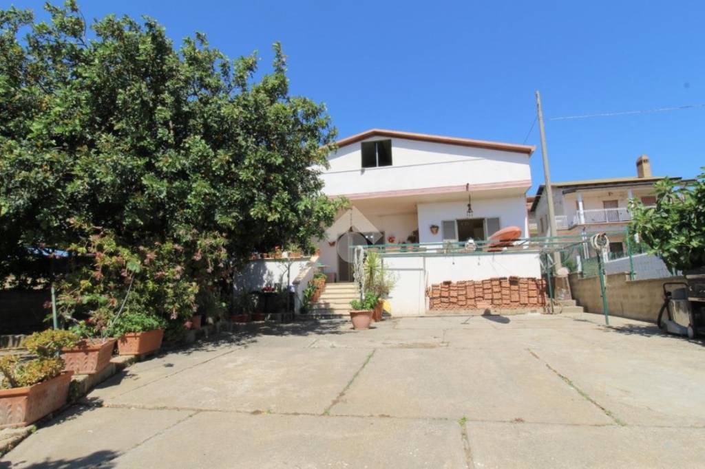 casa indipendente in vendita ad Isola di Capo Rizzuto in zona Marinella