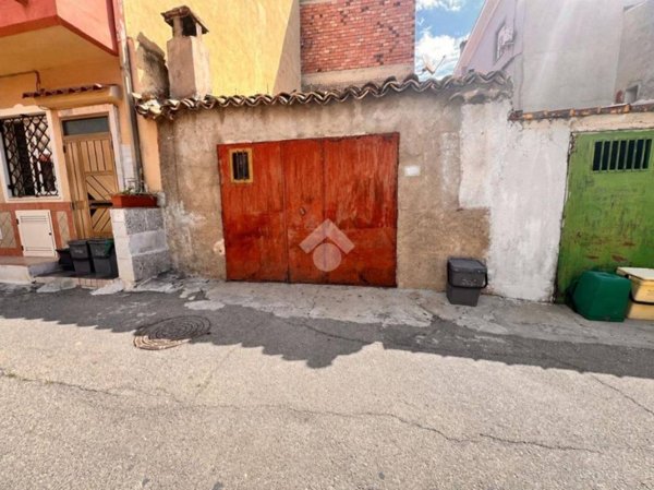 locale di sgombero in vendita ad Isola di Capo Rizzuto