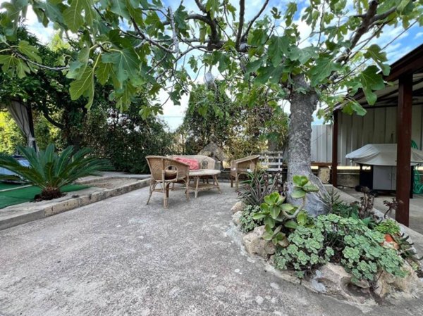 casa indipendente in vendita ad Isola di Capo Rizzuto in zona Marinella