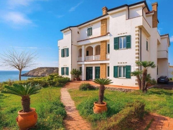 casa indipendente in vendita ad Isola di Capo Rizzuto in zona Capo Rizzuto