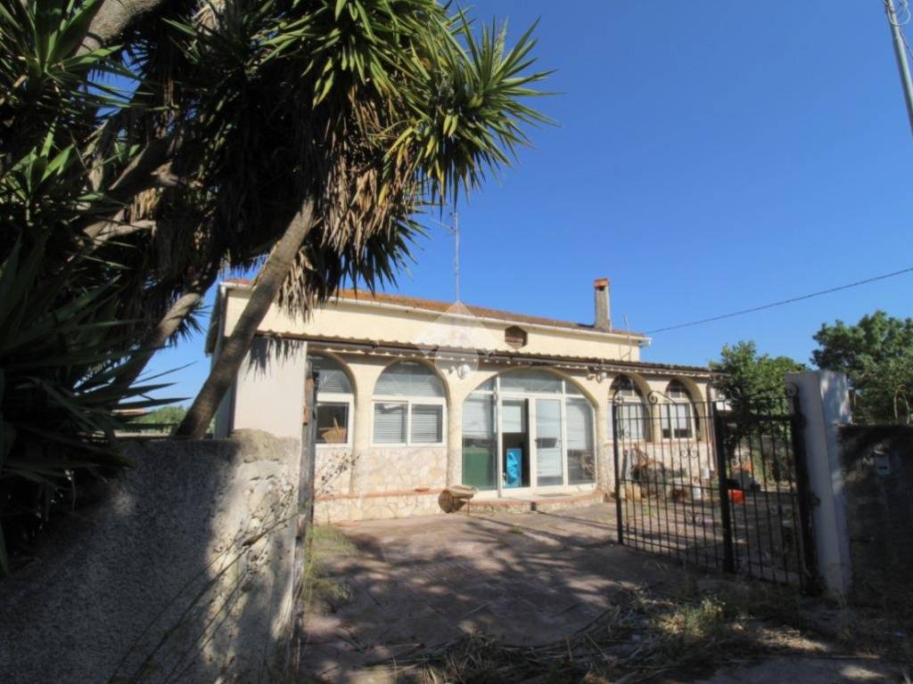 casa indipendente in vendita ad Isola di Capo Rizzuto in zona Sant'Anna