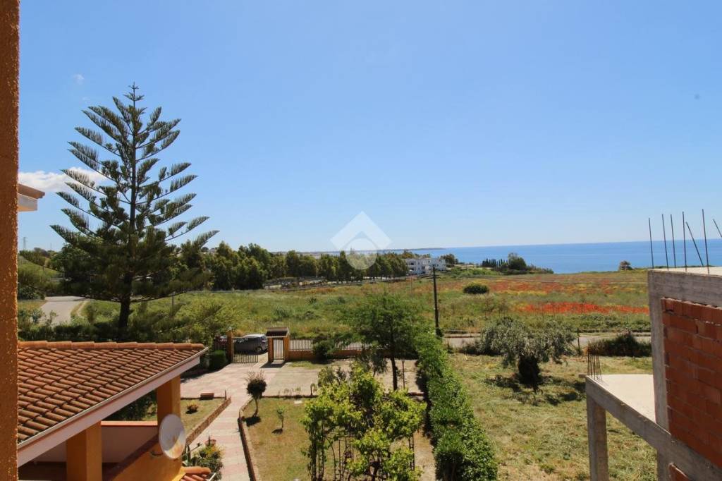 appartamento in vendita ad Isola di Capo Rizzuto in zona Le Castella