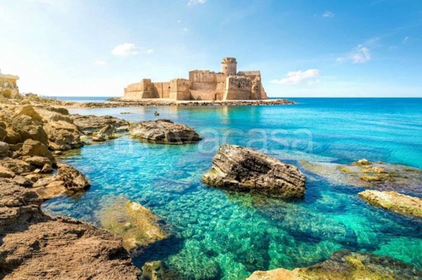casa indipendente in vendita ad Isola di Capo Rizzuto in zona Le Castella
